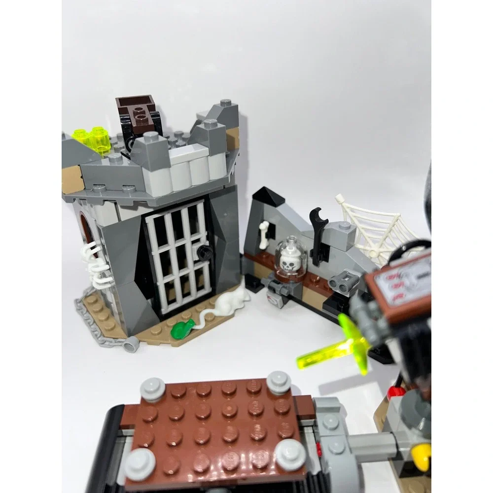 LEGO Monster Fighters The Crazy Scientist and His Monster 9466 100% Complete